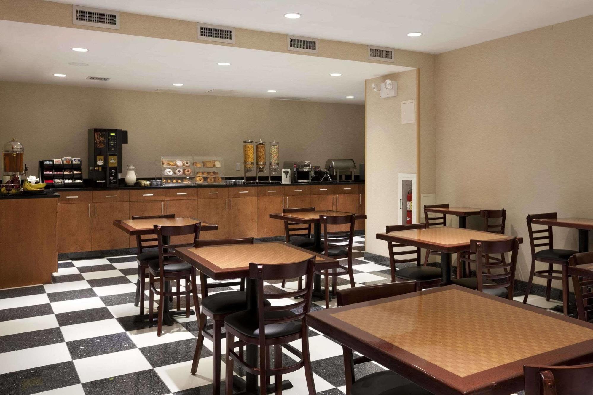Howard Johnson By Wyndham Jamaica Ny Near Airtrain Jfk Νέα Υόρκη Εξωτερικό φωτογραφία